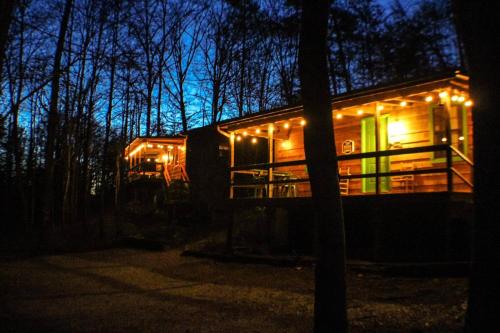 Oh Deer - Studio Wooded Twin Cabin, Hot Tub, TV & Wifi photo 42