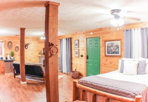 Oh Deer - Studio Wooded Twin Cabin, Hot Tub, TV & Wifi photo 48