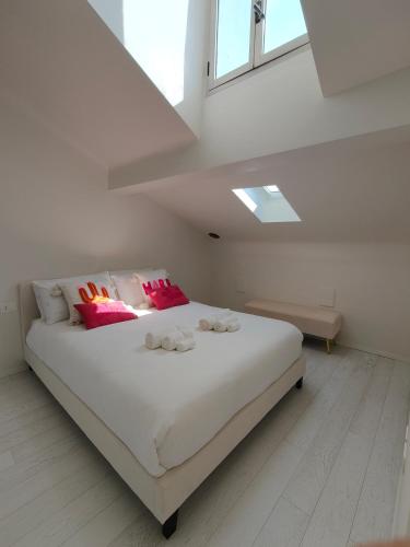 Apartment in Milan Center Duomo, Designed, AC, Wi-Fi, Metro