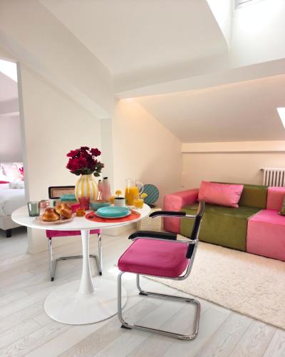 Apartment in Milan Center Duomo, Designed, AC, Wi-Fi, Metro