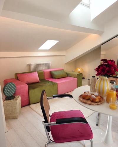 Apartment in Milan Center Duomo, Designed, AC, Wi-Fi, Metro