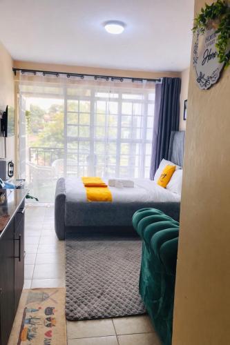 เตียงในห้องที่ Breeze Land