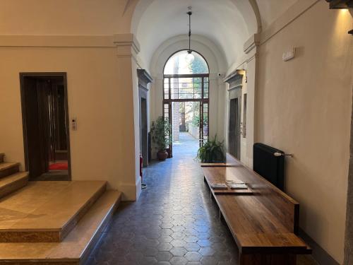 a hallway with wooden benches in a building at Hotel Posta - palazzo Guidoni in Orvieto