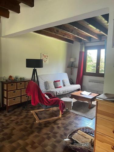 a living room with a couch and a table at Au p’tit paradis in Fresse