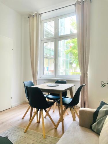 Schönbrunn Family Retreat Spacious 3BR Apartment 6-7 Sleeps - Steps to Metro & Park