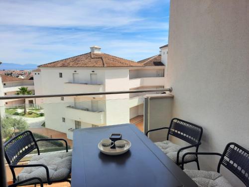 Olivo & Mar: 2 dorm con terraza • Valle Properties