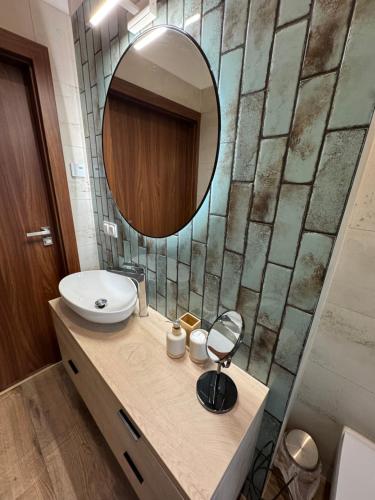 a bathroom with a sink and a mirror at Górski Błękit in Szklarska Poręba