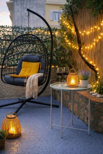 Bloom in the City- Cozy Apartment with Private Garden