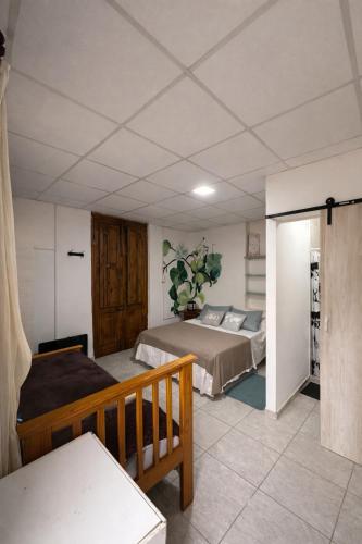a bedroom with two beds and a table in it at Hospedaje Don Felix in General Acha