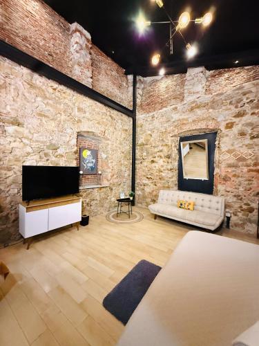 a living room with a couch and a brick wall at San Felipe Loft in Panama City