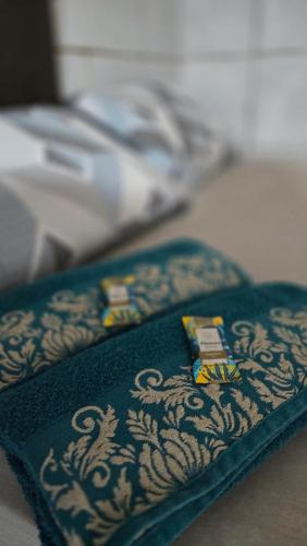 a blue and white tie sitting on a table at Q02 custo-benefício in São Luís