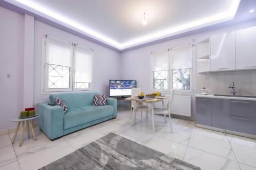 Modern fully-equipped house, 5 min walk from metro
