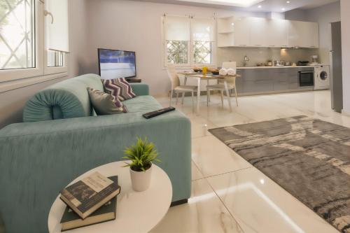 Modern fully-equipped house, 5 min walk from metro