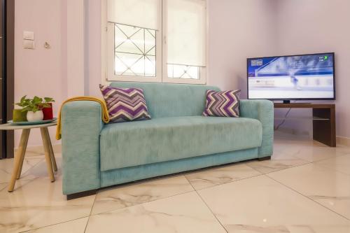 Modern fully-equipped house, 5 min walk from metro