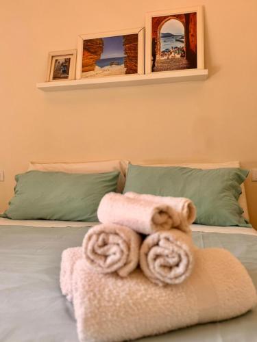 a bed with two towels on top of it at Respiro Mediterraneo in Mondello
