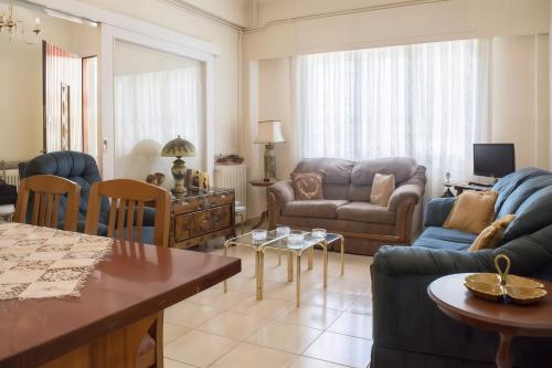 Family apt with garden next to the sea