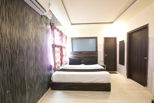 a bedroom with a large bed in a room at Hotel Stay 21 in Faridabad