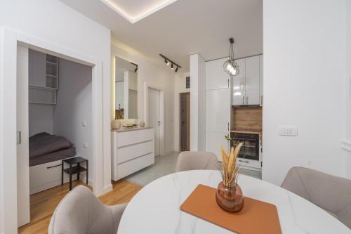 a kitchen and living room with a table and chairs at Rajjan in Bar