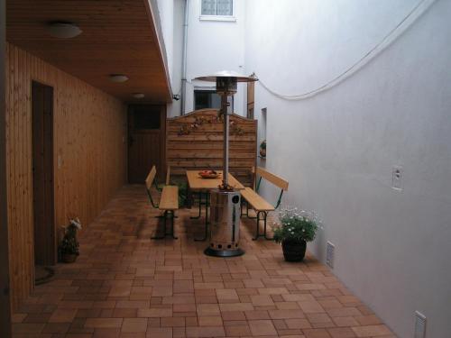a hallway with a table and chairs in a building at hausamsolschacht in Bad Kösen