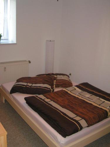 two beds in a room at hausamsolschacht in Bad Kösen