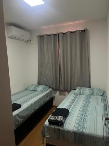 a bedroom with two twin beds and a window at MaM TORRE DOS HOLANDESES in São Luís