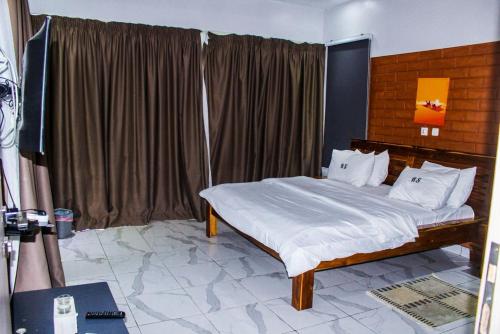 a bedroom with a bed and a large window at villa km19 in Assinie