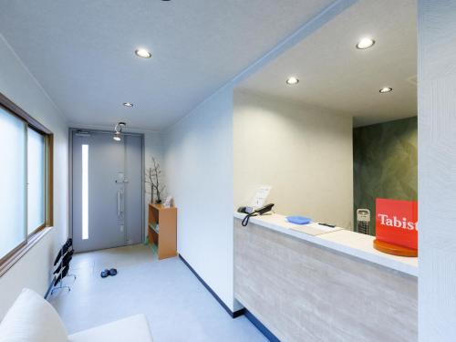 an office with a reception desk in a room at Tabist ONSEN MOTEL272 in Naka-shibetsu