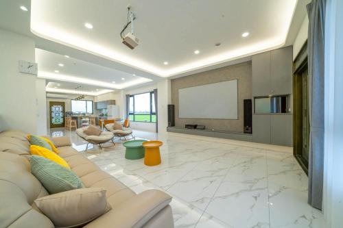 a large living room with a couch and a screen at Xin Young Villa in Zhuangwei
