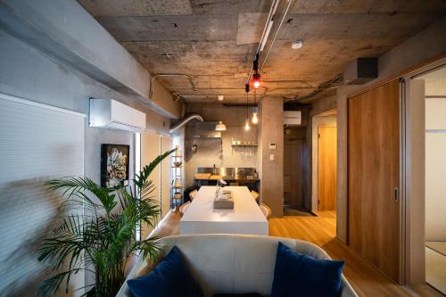 an office with a table and chairs and a couch at Shiki Villa Beppu in Beppu