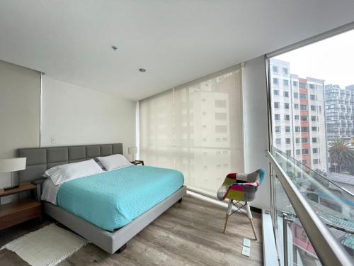 a bedroom with a bed and a balcony at ESPECTACULAR LOFT in Quito