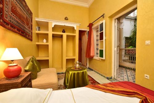 เตียงในห้องที่ Riad Manissa