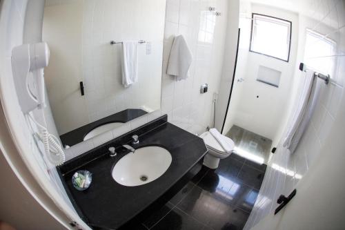 Bilik mandi di Quedas Park Hotel
