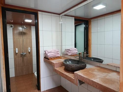 a bathroom with a black sink and a mirror at Agrowisata Kopeng Gunungsari in Kopeng
