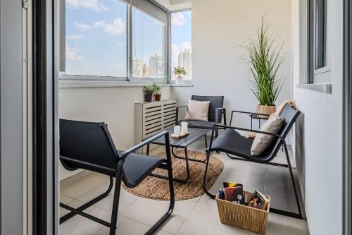 Meandar Zagreb Apt w/ Garage & Terrace - Happy Rentals