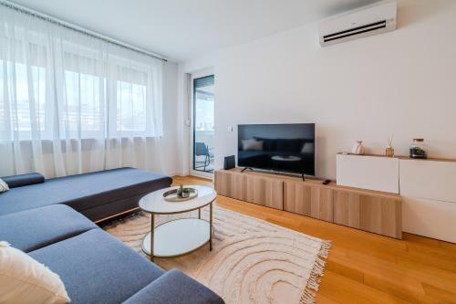 Meandar Zagreb Apt w/ Garage & Terrace - Happy Rentals