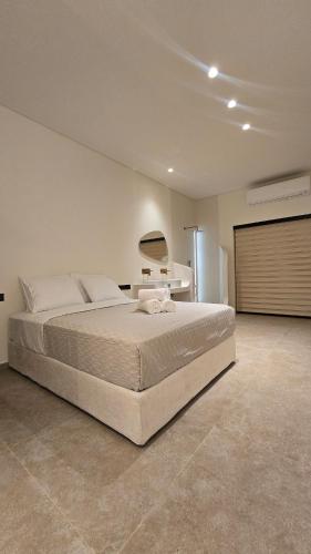 Artemis Suite Romantic Jacuzzi Retreat Private
