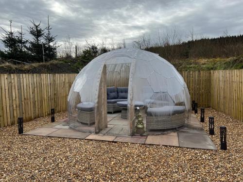 a iguanauanauanauanauanauanauanauanauanauanauanauanauanauana at Maneight Retreat with Hot tub in New Cumnock
