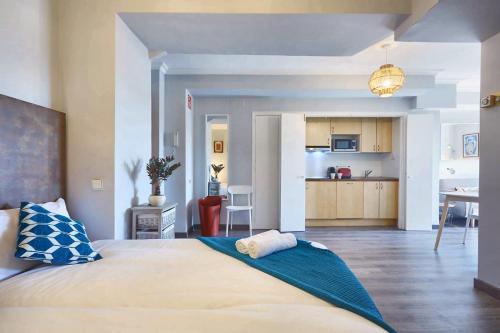 Estudio con balcón al Retiro