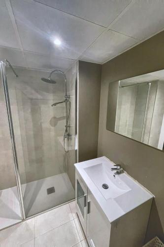 Estudio con balcón al Retiro