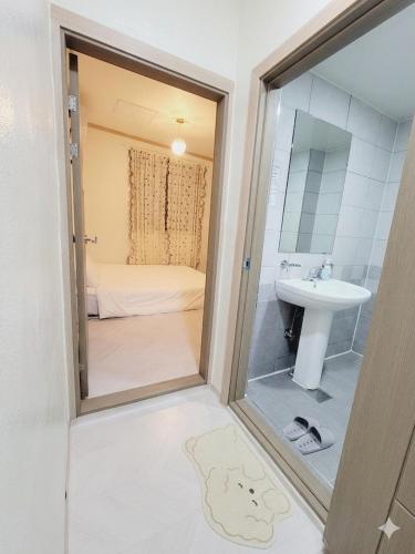 a bathroom with a sink and a mirror at 전주한옥마을 스테이네슬 in Jeonju
