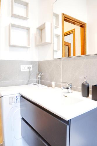 Bright Apartment in Sempione - Steps from Arco Della Pace