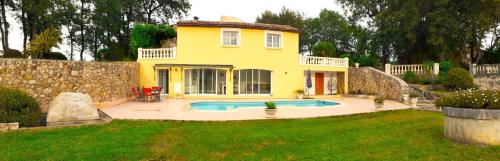 Piscina de la sau aproape de Villa reflets du sud