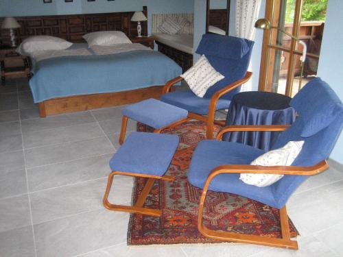 a bedroom with three chairs and a bed at Haus Osterried in Schwangau