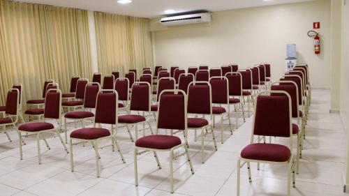 Kawasan bisnes dan/atau bilik persidangan di Via Mar Praia Hotel