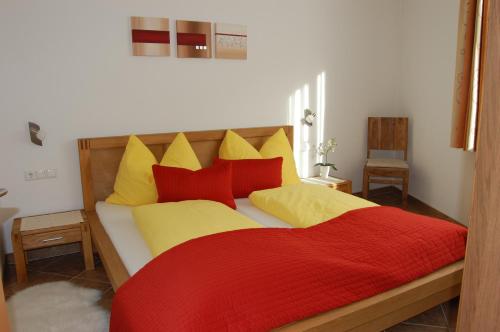 Una cama o camas en una habitación de Apart Patscheider