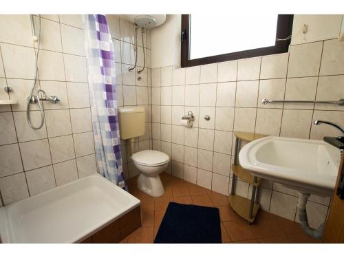 Koupelna v ubytování Apartments Trošelj