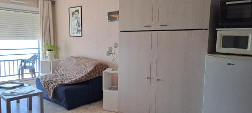 Appartement 35m2 vue de 3,50m sur mer avec balcon ouvert comme à l'hotel vous arrivez avec valises Parking et fibre gratuits draps et serviettes sur place