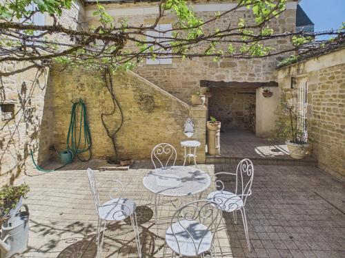 Maison en pierre au pied de La Vézère, pour 6