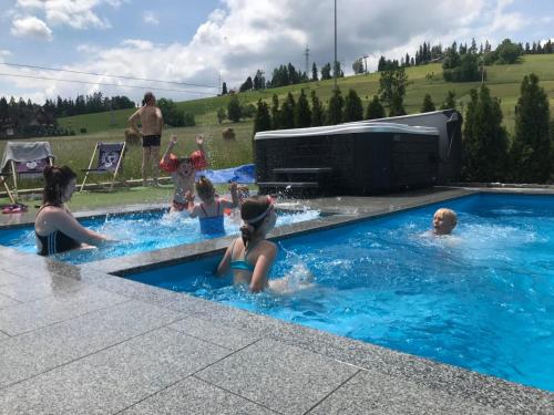 a group of people playing in a swimming pool at Basen z podgrzewaną wodą jacuzzi dmuchaniec sala zabaw WSZYSTKO W CENIE POBYTU in Białka Tatrzańska