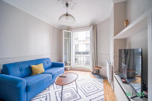 Appart parisien avec balcon – Montmartre